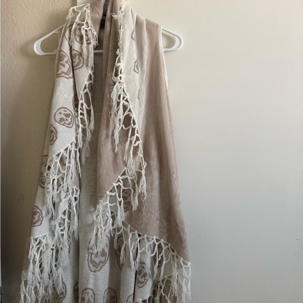 Elegant Beige and White Fringed kimono